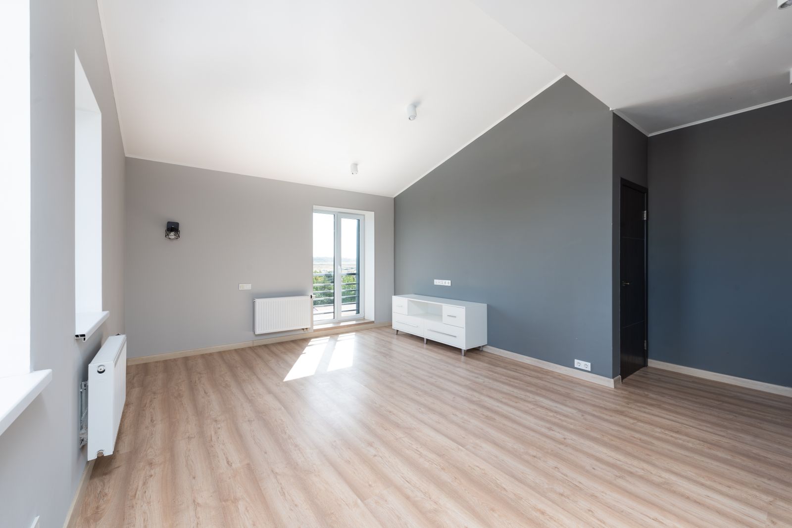 Clean, empty unfurnished apartment with wooden floor ready for new tenants